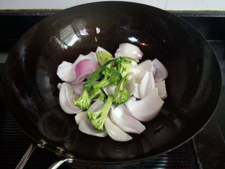 干锅杂蔬肓蟹步骤5