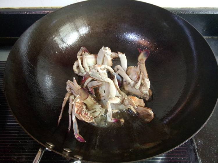 干锅杂蔬肓蟹步骤7