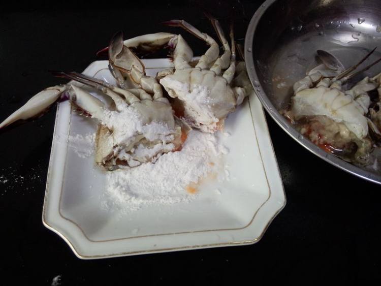 干锅杂蔬肓蟹步骤6
