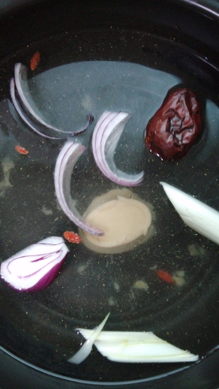 羊肉海鲜火锅步骤5