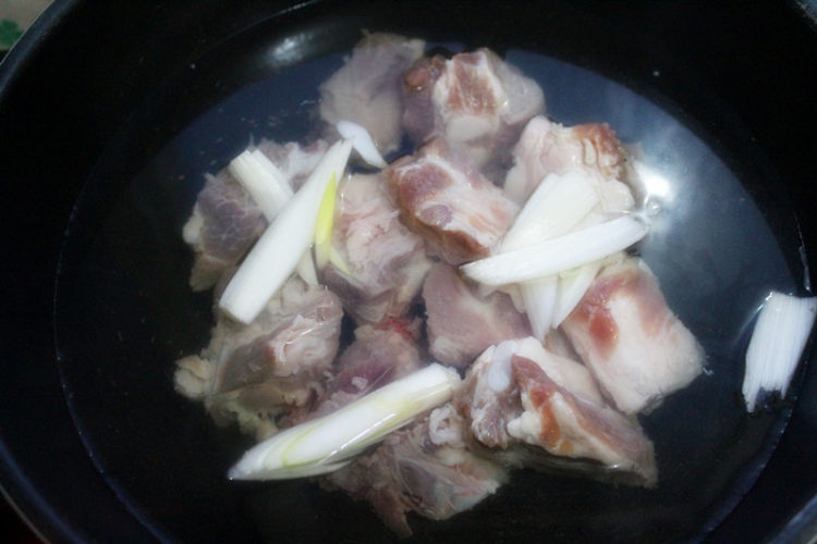 排骨海鲜豆腐汤步骤3