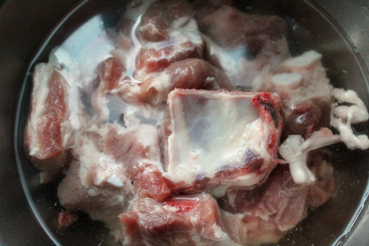 排骨海鲜豆腐汤步骤2