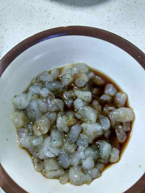 菠萝海鲜饭步骤3
