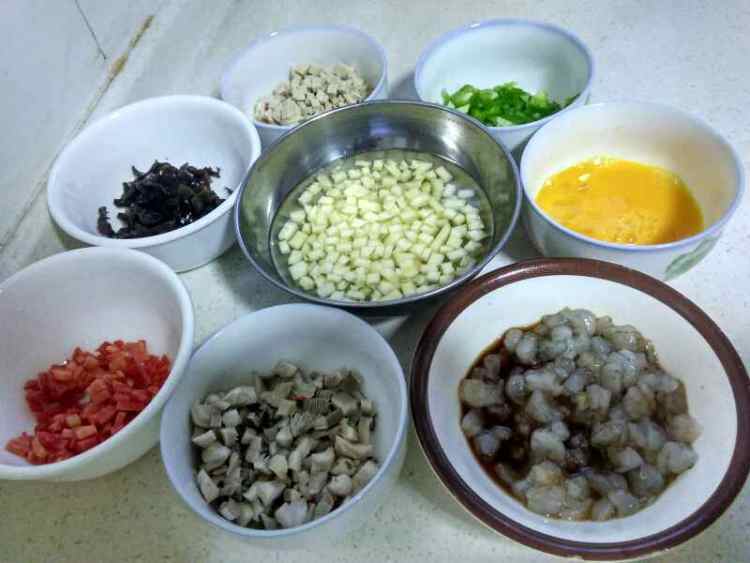 菠萝海鲜饭步骤7