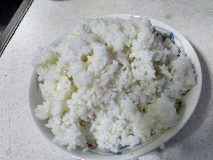 菠萝海鲜饭步骤8