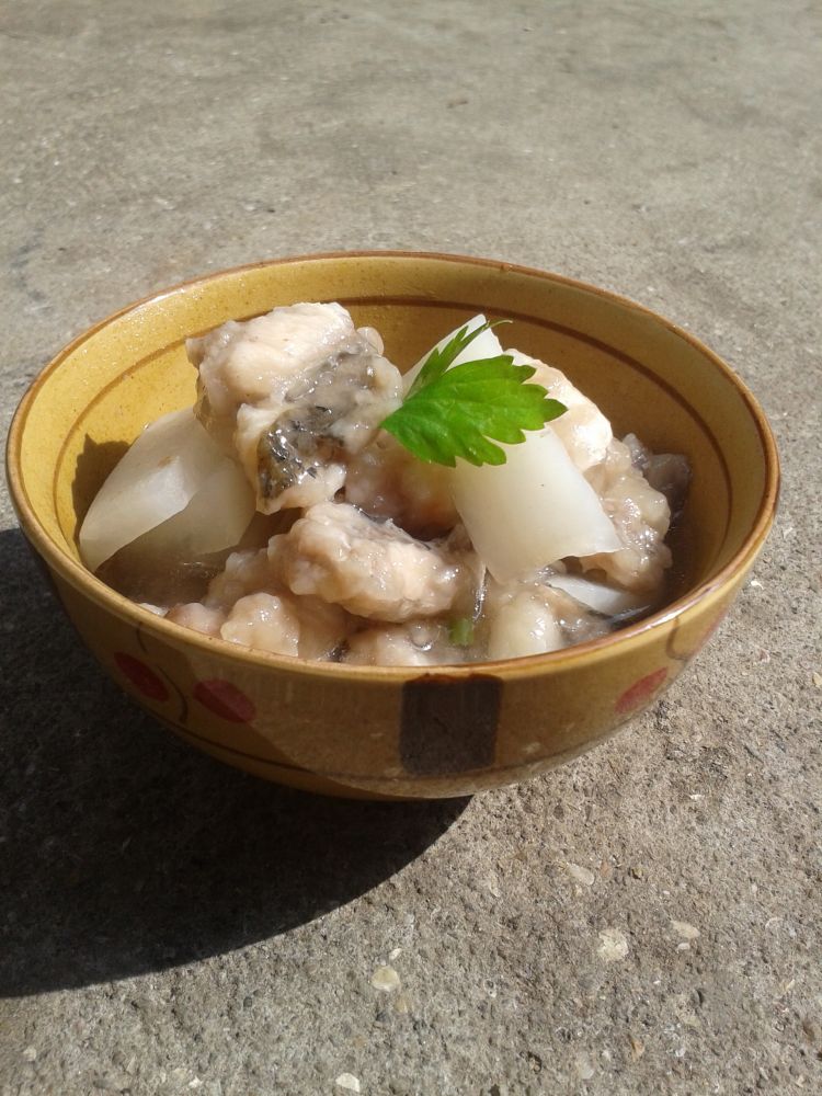 大眼鱼肉煮白萝卜汤步骤8