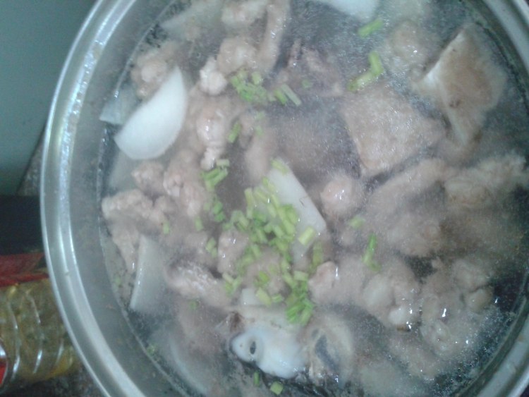 大眼鱼肉煮白萝卜汤步骤7