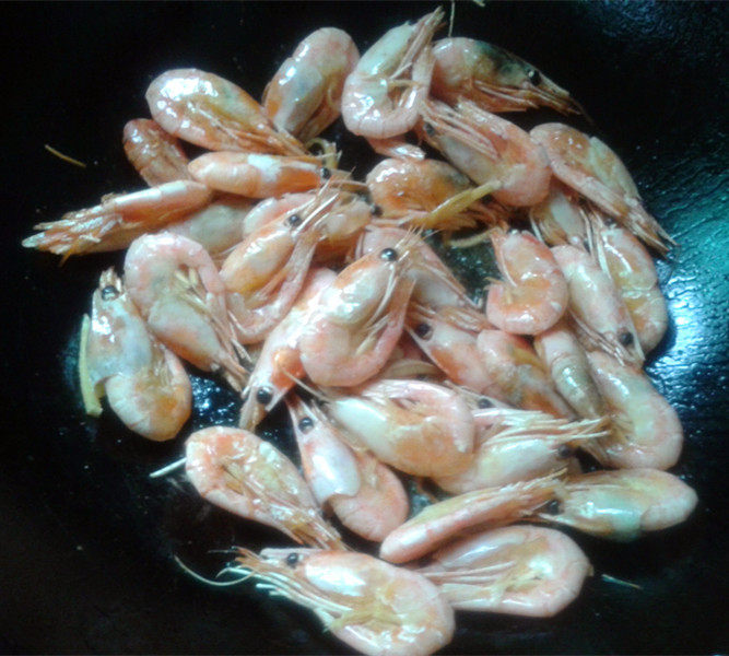 蚝汁焖烧北极虾步骤4