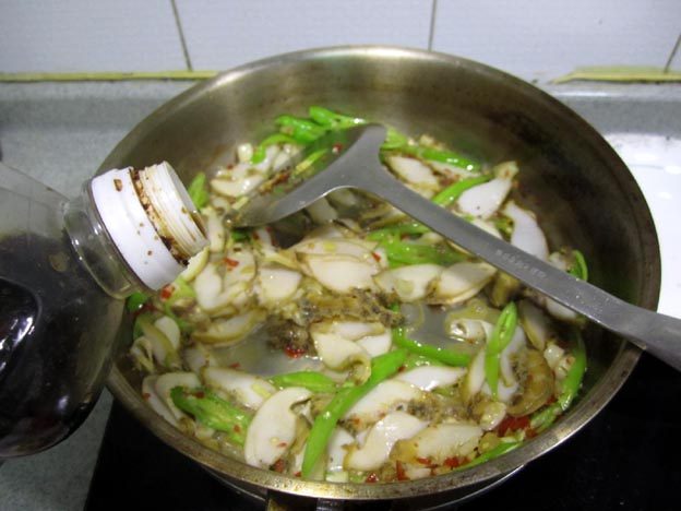 蟹味菇炒鲍鱼步骤9