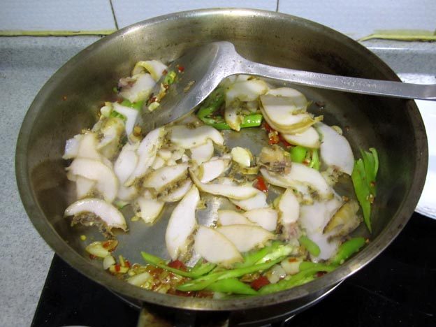 蟹味菇炒鲍鱼步骤7