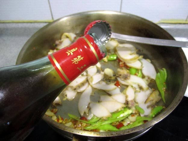 蟹味菇炒鲍鱼步骤8