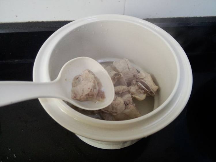 海参木耳排骨盅步骤9