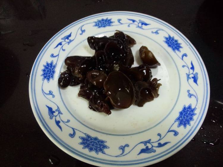 海参木耳排骨盅步骤6