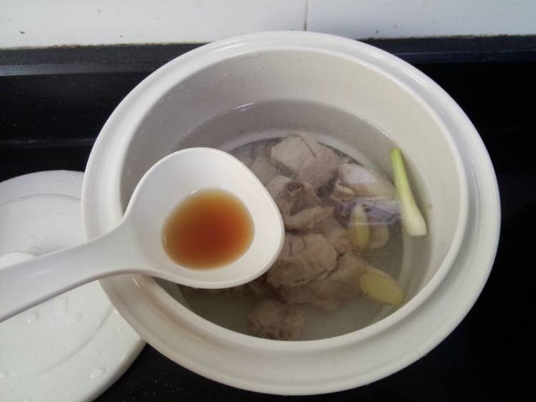 海参木耳排骨盅步骤10