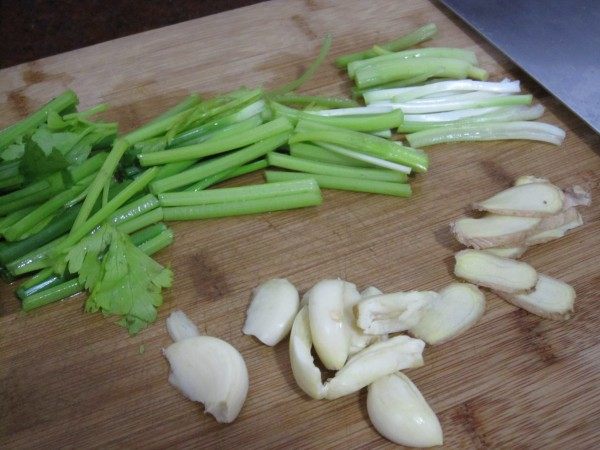 沙茶酱炒花甲步骤1