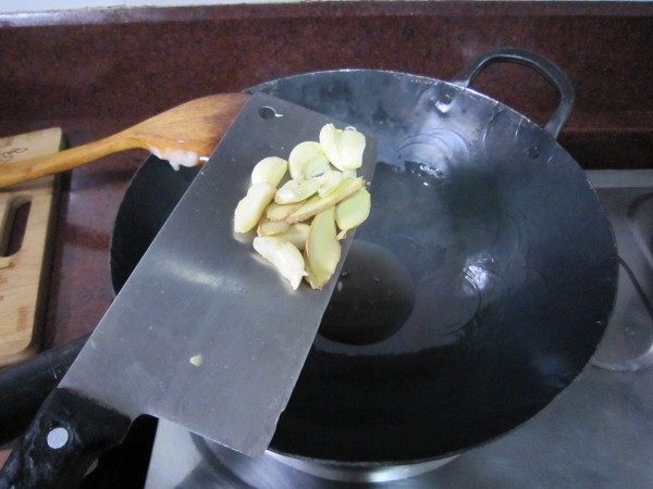 沙茶酱炒花甲步骤3