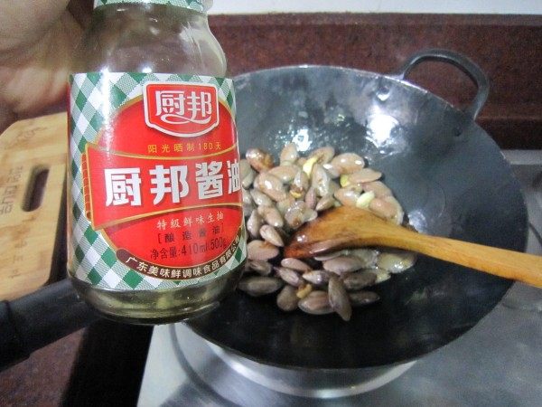 沙茶酱炒花甲步骤6