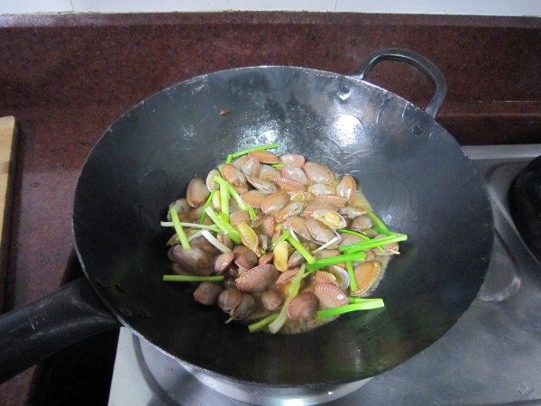 沙茶酱炒花甲步骤8