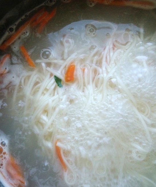 菠菜蛤蜊鲜汤面步骤3