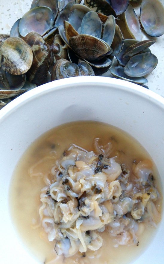 菠菜蛤蜊鲜汤面步骤2
