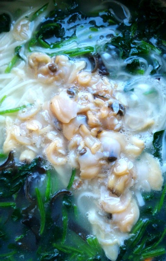菠菜蛤蜊鲜汤面步骤5