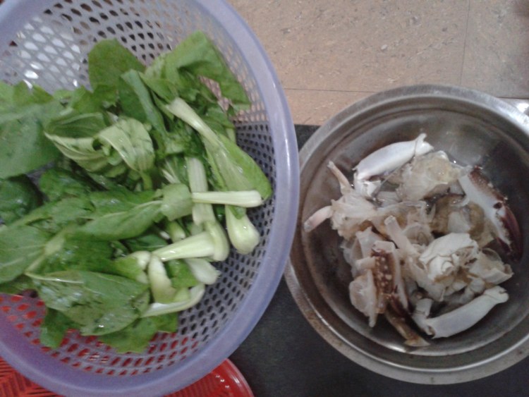 油菜煮螃蟹汤步骤1