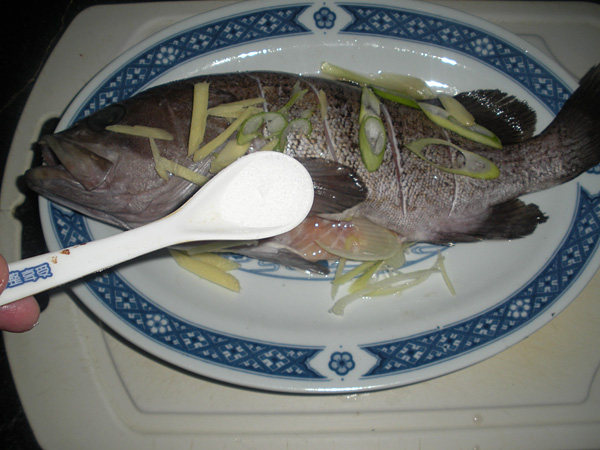 豉汁蒸石斑鱼步骤4