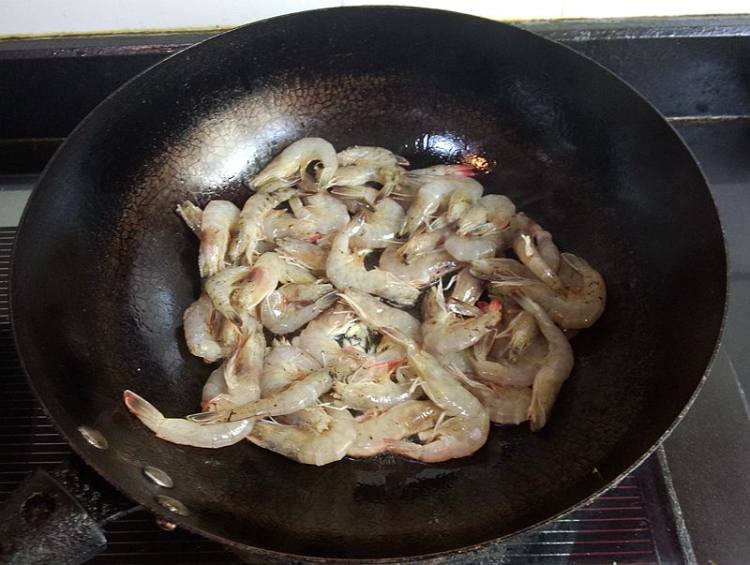 软壳虾炒白菜步骤5
