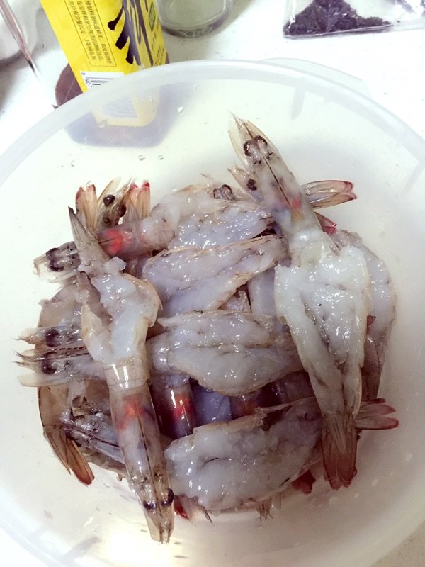 蒜蓉烤虾步骤2