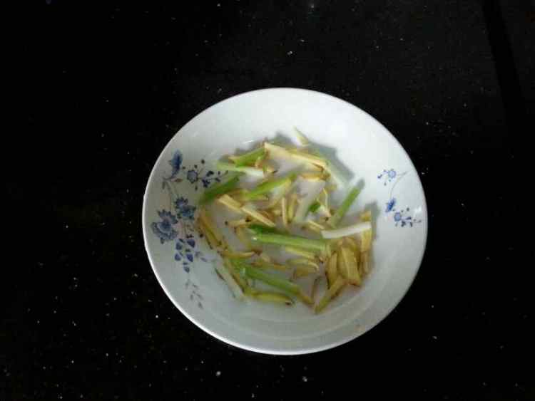 电饭煲蒸鲈鱼步骤4
