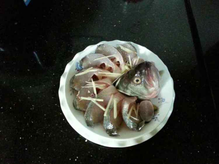 电饭煲蒸鲈鱼步骤5