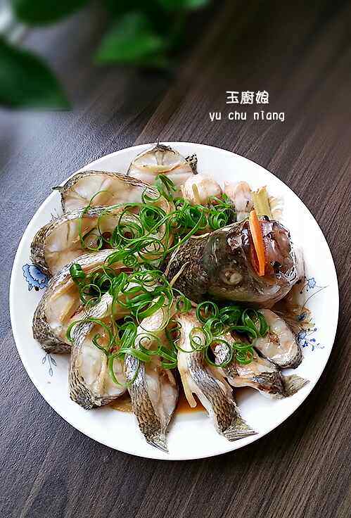 电饭煲蒸鲈鱼步骤12