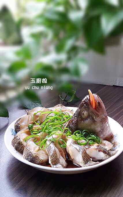 电饭煲蒸鲈鱼步骤13