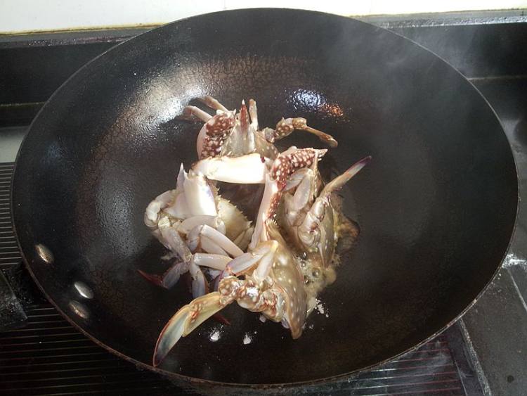 蒜味咖喱蟹步骤6