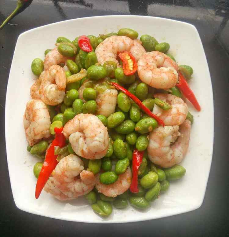 青豆炒虾仁步骤5