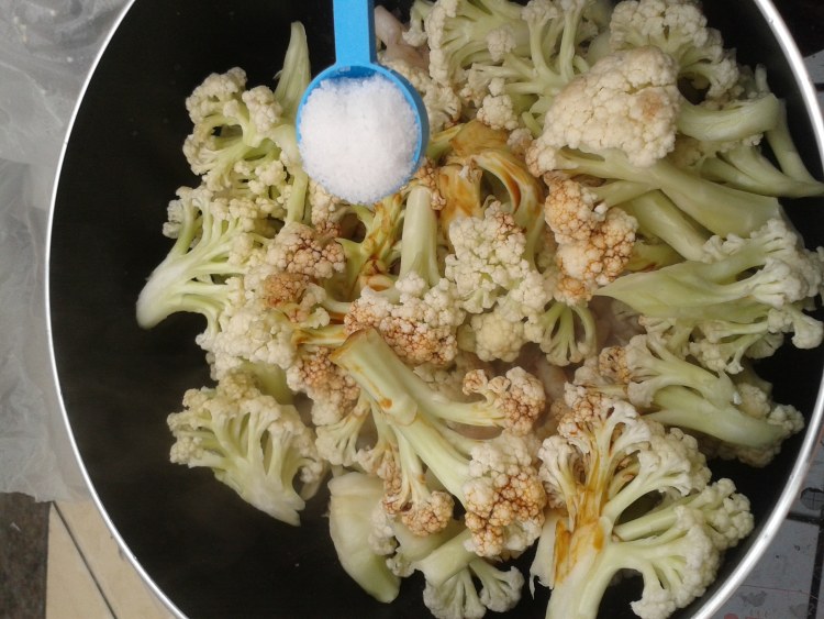 鱿鱼炒菜花步骤6