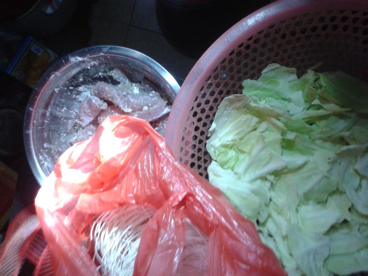 鲅鱼豆腐煮面线步骤1