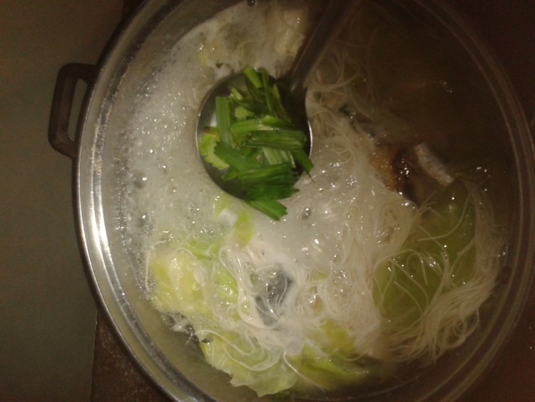 鲅鱼豆腐煮面线步骤6