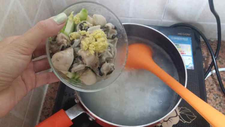 鲜蔬海鲜粥步骤7