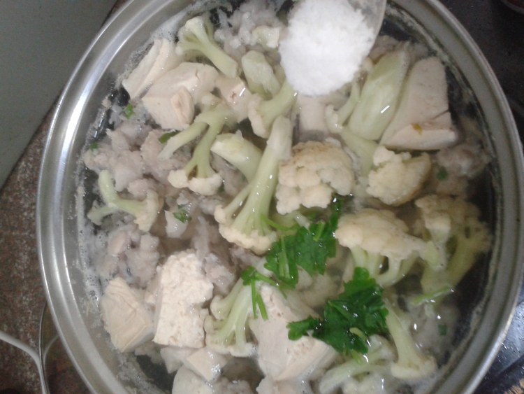 菜花豆腐鱼滑汤步骤10