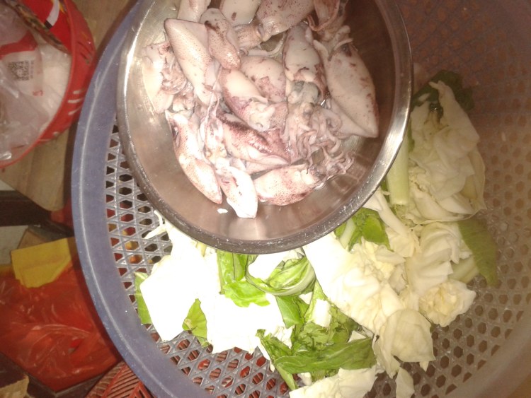 鲜鱿鱼炒菜步骤1