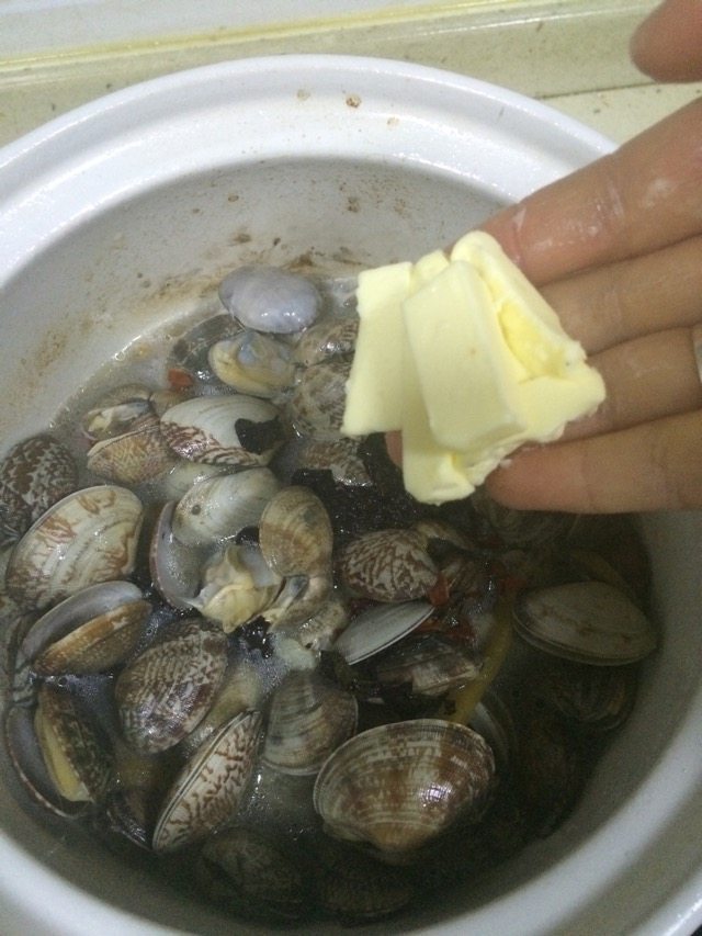 酒焖紫苏黄油花蛤步骤5