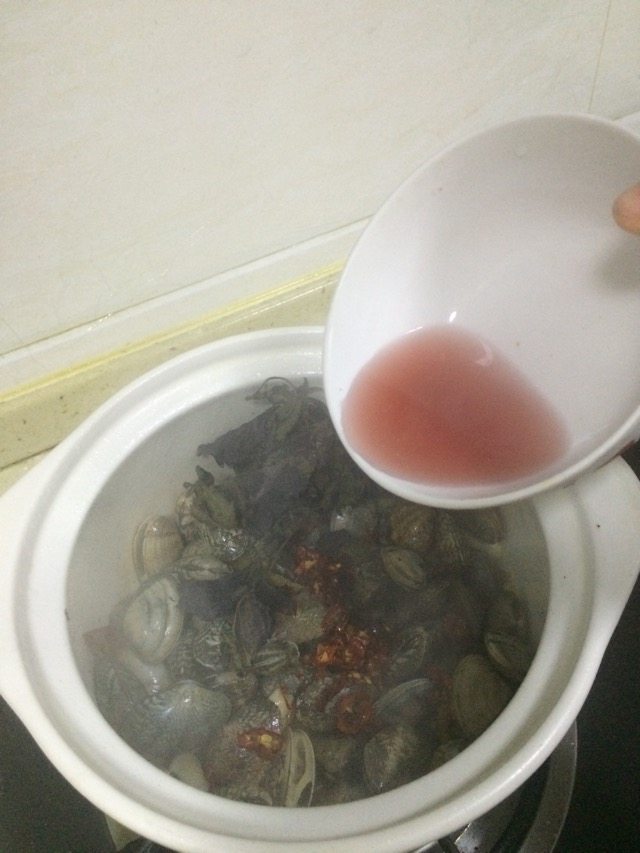 酒焖紫苏黄油花蛤步骤4