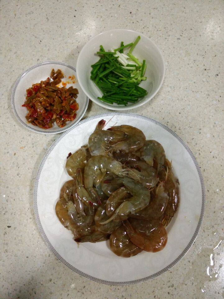 香辣豆豇炒明虾步骤1