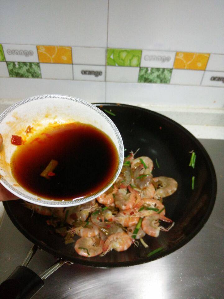 香辣豆豇炒明虾步骤5