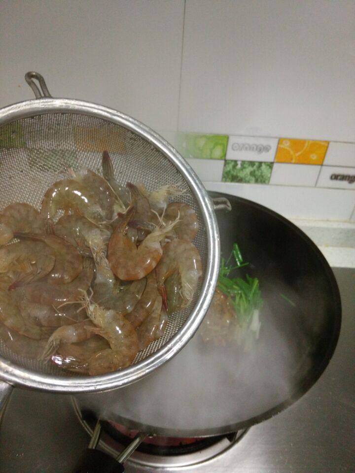 香辣豆豇炒明虾步骤4