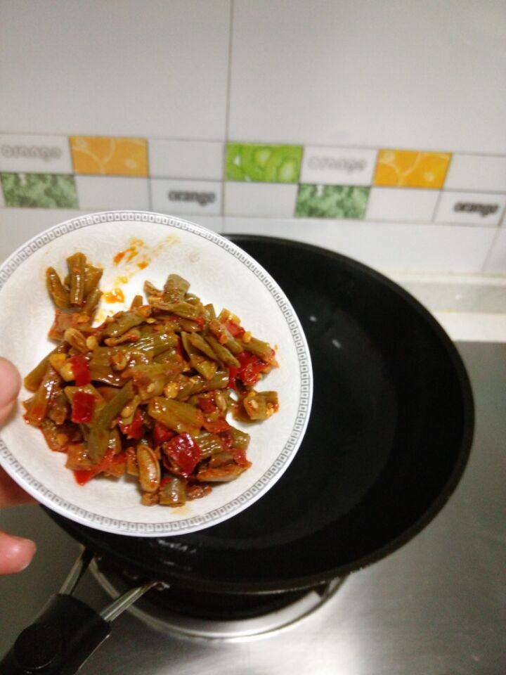 香辣豆豇炒明虾步骤2