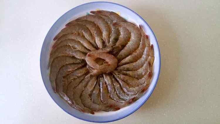 蒜蓉蒸基围虾步骤4