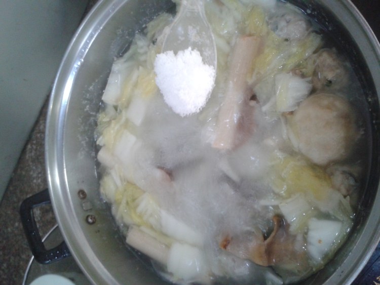 白菜煮鳗鱼干蟹肉棒步骤5