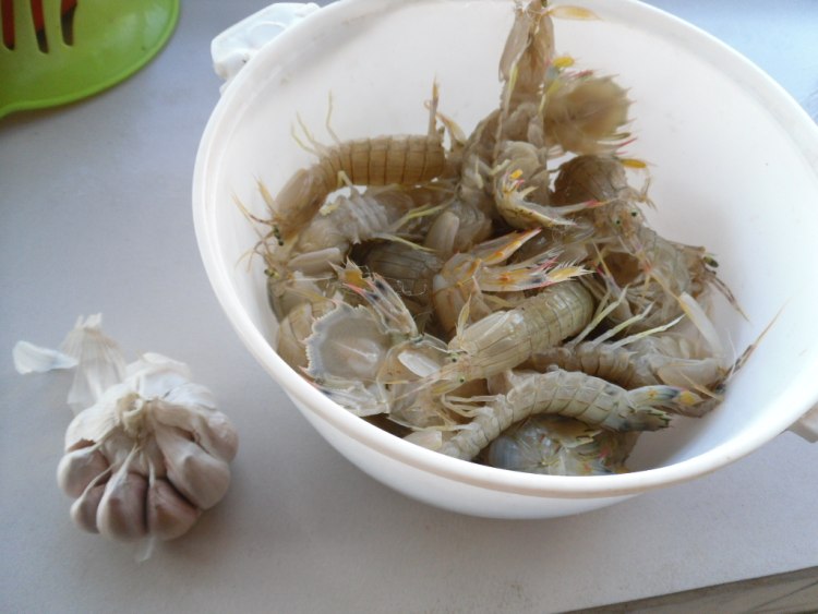 蒜香虾爬子步骤1